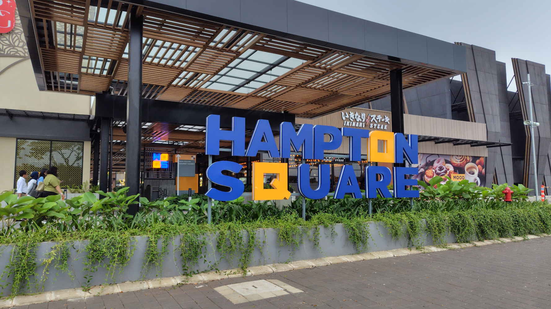 Mall Terbuka Gading Serpong
