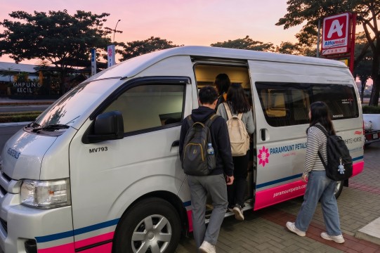 Perkuat Akses Mobilitas Penghuni, Paramount Petals Hadirkan Shuttle Bus ke Jakarta dan sekitarnya