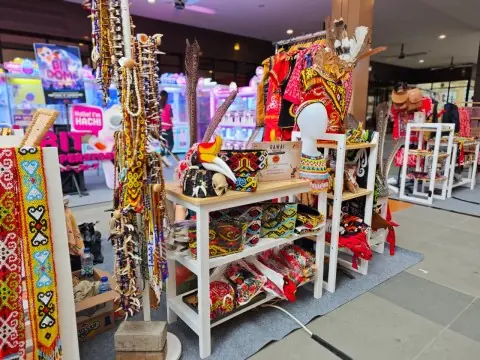‘‘Festival Budaya Gawai FDKJ 2025", Warisan Budaya Dayak dan Borneo Hadir di Hampton Square @ Paramount Gading Serpong