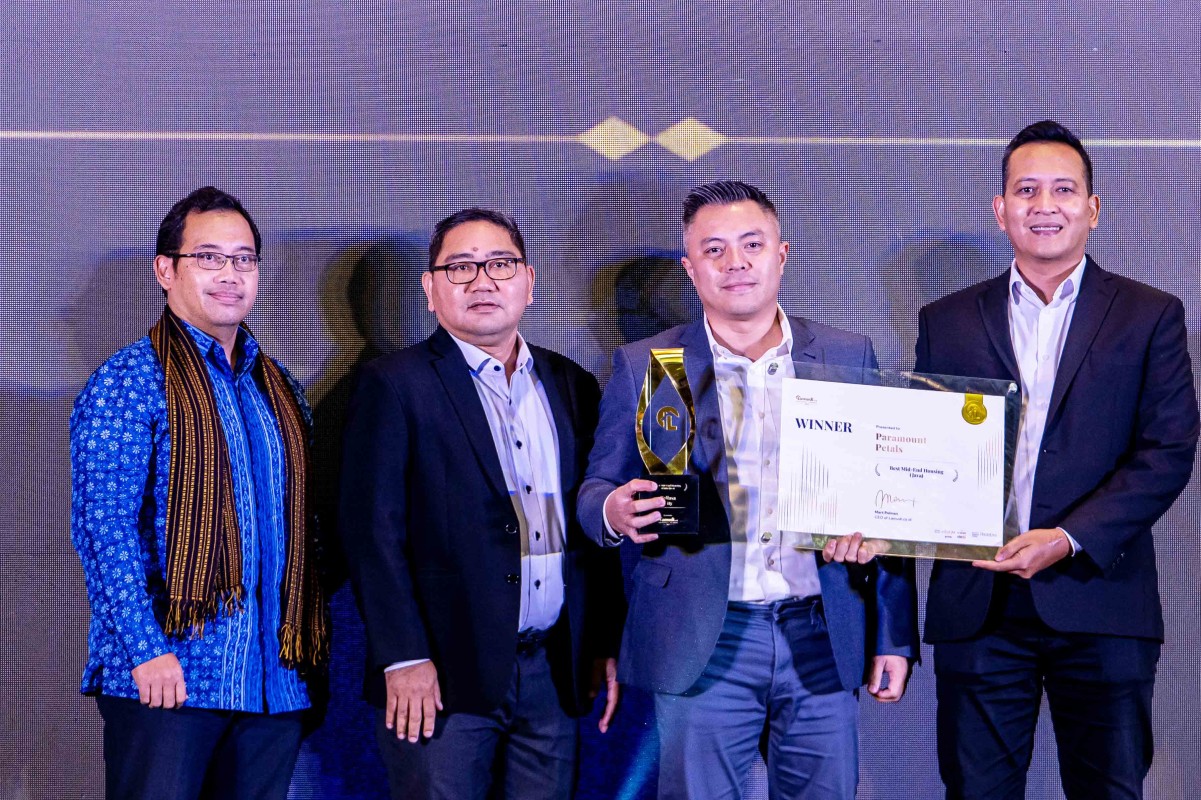 Paramount Petals meraih penghargaan sebagai Best Mid-End Housing