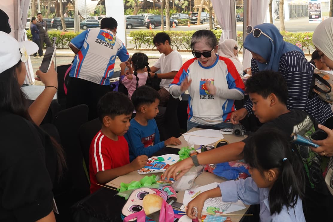 Keseruan Festival Layang-layang di Paramount Petals Ajak Keluarga Hiasi Langit Akhir Pekan dengan Kegiatan Ceria dan Edukatif